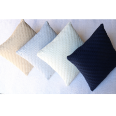 Almofada Azul Marinho de Sofá e Cama Trissê Lyon 50x50 - comprar online