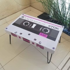 MESA RATONA CASSETTE - TEXTO PERSONALIZADO - BLANCA Y FUCSIA