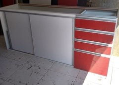 Gabinete MDF Branco com vermelho com porta de correr e gavetas.cód 147763
