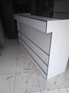Balcão caixa MDF Branco com filete azul.cód VIV20 na internet