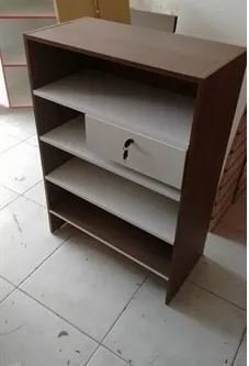 Balcão caixa MDF amadeirado com MDF branco interno cód T01C