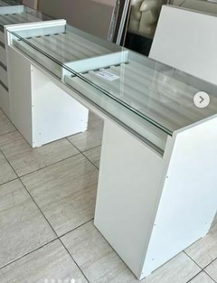 Mesa expositora para óculos otica MDF branco com vidro cód.84297 - comprar online