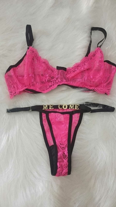 CONJUNTO TAMANHO M RENDADO SEM BOJO CALCINHA COM LETRAS DOURADAS REF 7125 - Sex Shop Doce Pecado