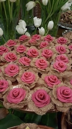 flower-wrappers-for-wedding-sweets-camellia-rose-gold