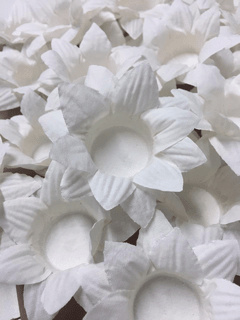 fabric-flower-wrapper-for-wedding-candies-white-daisy
