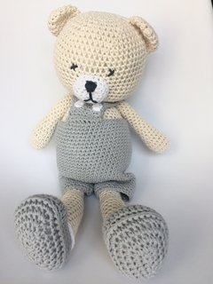 Muñeco tejido crochet de apego - Oso con jardinero amigurumi - tienda online