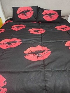 Imagen de Acolchado estampado tamaño Queen (2.40x2.40) + 2 fundas de almohada de regalo