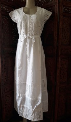 Vestido longo branco bordado geométrico em laise lese festa - Belíssima Moda Criativa Artesanal