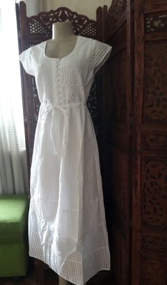 Vestido longo branco bordado geométrico em laise lese festa - Belíssima Moda Criativa Artesanal