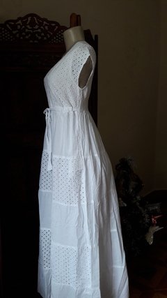 Vestido longo bordado geométrico em laise lese festa branco