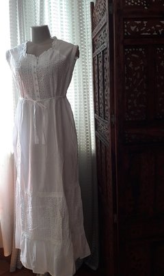 Imagem do vestido branco laise lese réveillon festa artesanal