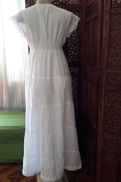Imagem do Vestido longo branco bordado geométrico em laise lese festa