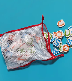 Letras al agua con bolsa