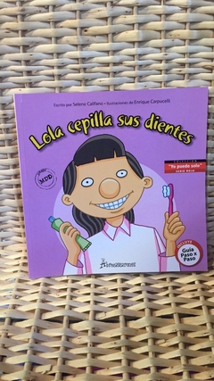 lola cepilla sus dientes