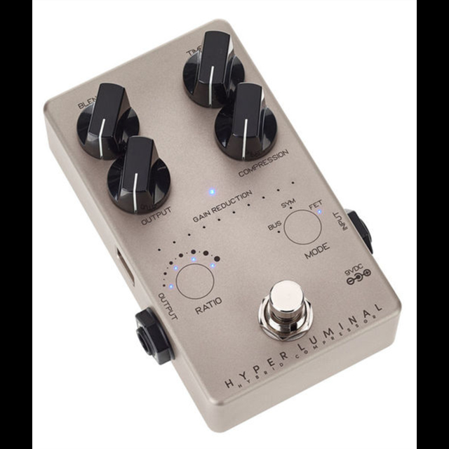 Pedal Darkglass Hyper Luminal Hybrid Compressor Para Bajo y Guitarra