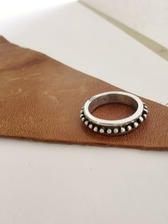 Anillo con Bolitas - comprar online