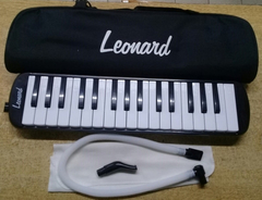 Leonard M32abk Melódica De 32 Teclas Con Funda Y Boquilla