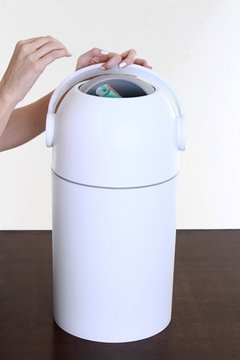 Imagem do Lixeira Mágica Anti-Odor Branco - KaBaby