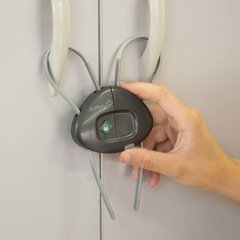 Trava Flexível para Puxador de Portas - Safety 1st na internet