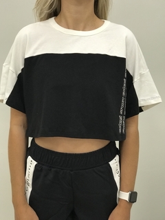 CROPPED PRETO E OFF WHITE - comprar online