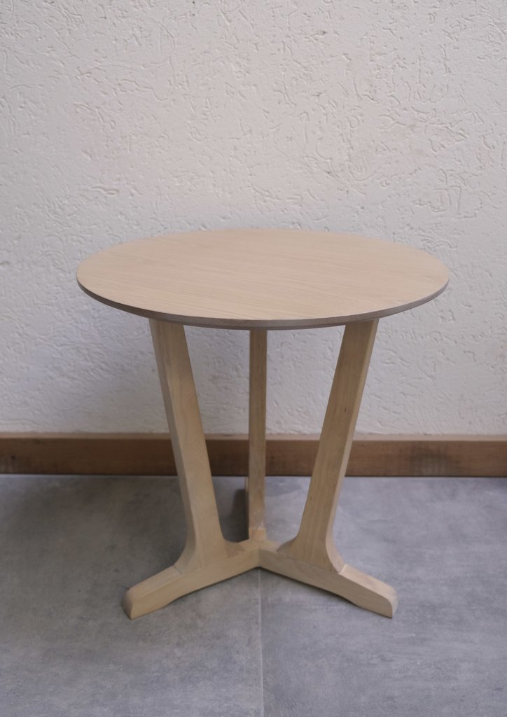 mesa-auxiliar-estrecha-madera-clara - Original House