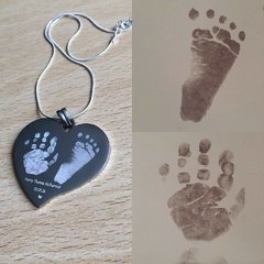 Cadena y medalla con las huellas de tu bebé + dedicatoria/ texto al dorso - comprar online