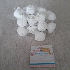 12 flores de EVA com tule Branca