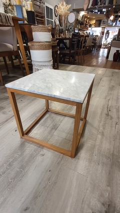 Mesa Ratona Marmol y Madera chica cuadrada Cubo 40 cm moderna Living - comprar online