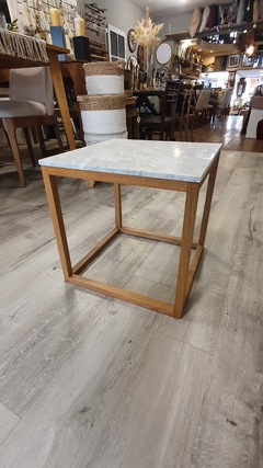 Mesa Ratona Marmol y Madera chica cuadrada Cubo 40 cm moderna Living en internet