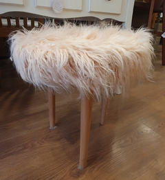 Imagen de Banquitos Peluches Nordicos Redondos Patas de Madera 40 cm