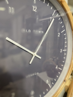 Reloj Pared en Madera Natural Fondo Gris con Vidrio 45 cm en internet