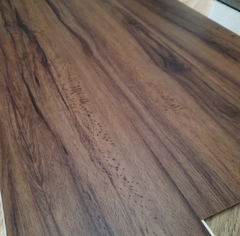 Piso Vinílico Click Spc Simil Madera 5 mm Roble Walnut