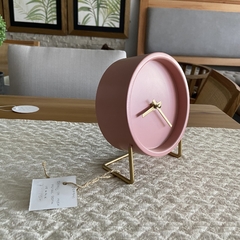 Reloj de mesa de metal rosa y dorado - Jaspe Deco