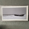 Cuadro Playa con Bote Fondo Blanco sin vidrio 1,15 X 75 cm