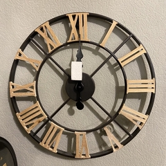 Reloj De Hierro Negro Madera Calada - comprar online