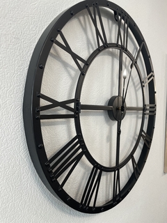 Reloj metal negro 70 cm numeros romanos en internet