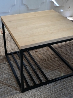 Mesa Ratona Bandeja de Madera Macisa y Hierro 60 x 60 - comprar online