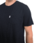 T-shirt Masculina Preta com Bolso na internet