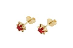 Brinco Flor Copinho 6 Pétalas Strass Vermelho Folheado à Ouro - BRFO0068 - comprar online