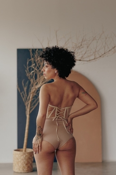 CROPPED BORDOIR - Cropped em Transparência estruturada estilo lingerie, com viés aparentes e passa fita nas costas. na internet