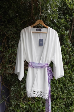 Caixa Lavanda - contém: kimono Artha + vela Entalpia para Artha e faixa de Seda Liane Mestrinho para Artha. - Vestidos de noiva exclusivos ARTHA ATELIER
