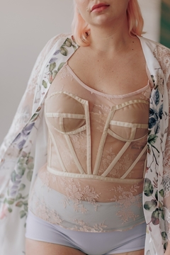 CROPPED BORDOIR - Cropped em Transparência estruturada estilo lingerie, com viés aparentes e passa fita nas costas.