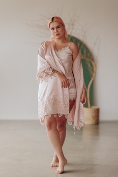 ROBE ANTONIETTE - Robe em cetim mellow com barrado de renda guipier - loja online