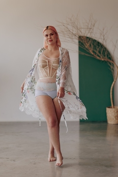 Imagem do CROPPED BORDOIR - Cropped em Transparência estruturada estilo lingerie, com viés aparentes e passa fita nas costas.