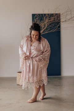 ROBE ANTONIETTE - Robe em cetim mellow com barrado de renda guipier na internet