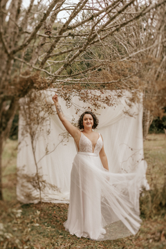 Vestido Vênus - Vestido longo corpo em renda Chantilly e saia em tule ilusione franzido.