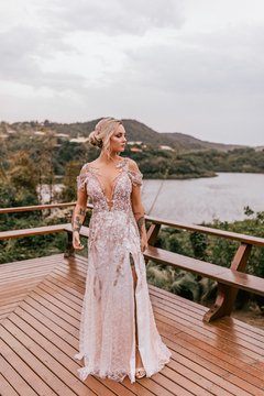 Vestido Protéia - tingimento manual exclusivo, com renda assinada Ellie Saab. - comprar online