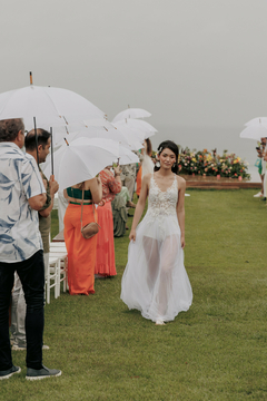 Vestido Flor de Maracujá - saia em tule glitter e tule ilusione, com corpo em renda.