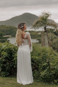 Vestido Azaléia - em tule toque de seda, com composição de de rendas rebordadas e flores 3D na internet