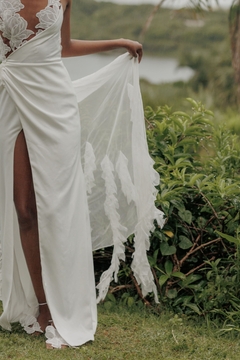 Vestido Camélia - silhueta trompete em crepe amanda com drapeado, máxi flores em gazar e cauda em musseline de seda. - loja online